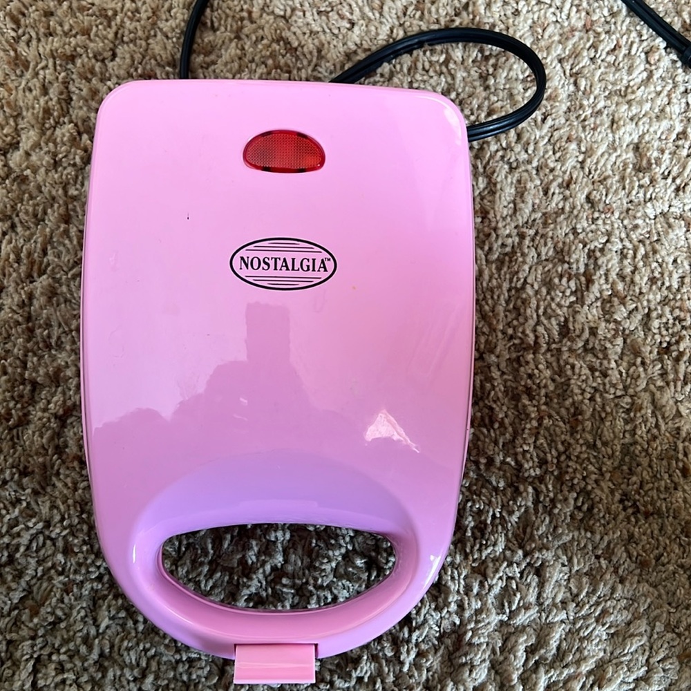 Nostalgic cupcake baker. Pink in color works great.